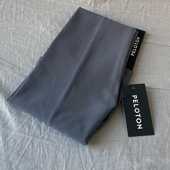 Peloton Front Slit Leggings Size XS NWT - Picture 4 of 9